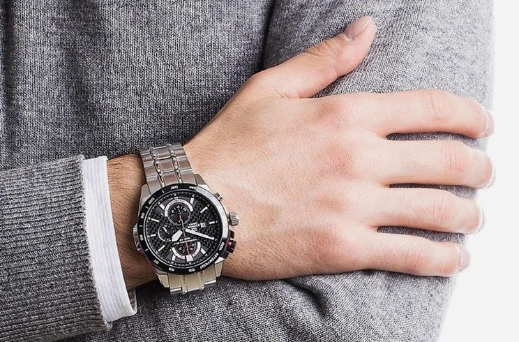 A quel bras doit on porter une montre ?