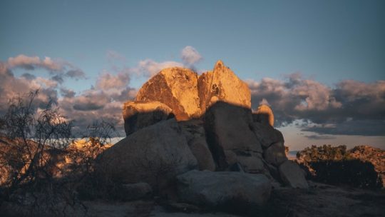 Comment purifier ma pierre de lune ou œil du tigre ?