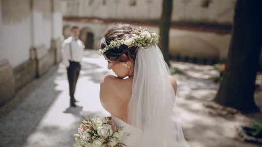 Quand peut-on se permettre de porter la couronne de fleurs ?