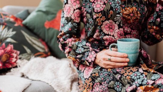 Qui peut porter des vêtements à fleurs et comment les choisir selon sa morphologie ?